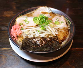 黒とんこつラーメン